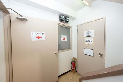 ※roomAとroomB(当スペース)を同時にご予約することも可能です！ - 【Good Space会議室 山友旭ビル】 山友旭Room B｜Wi-Fi・プロジェクター・ソファ[39]の入口の写真