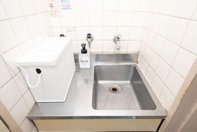 ※水回りは廊下にございます。同フロアにあるroomAとroomBで共用となっておりますのでご了承ください。 - 【Good Space会議室 山友旭ビル】 山友旭Room B｜Wi-Fi・プロジェクター・ソファ[39]の設備の写真