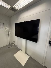 レグザ65型、ワイヤレスHDMI、ミラーリング対応 - 茅場町駅前　貸し会議室 貸し会議室の設備の写真