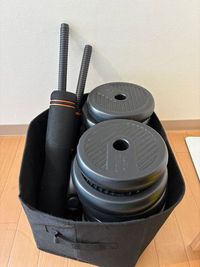 可変式ダンベル、バーベルにもなります。 - FitBodyLiencim. トレーニング、ヨガ、ピラティス少人数制レッスンスタジオの設備の写真