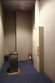 喫煙所スペース内 - アットビジネスセンター東池袋（インスクエア内） ★東池袋駅徒歩30秒の会議室Ａ★インスクエア池袋の設備の写真