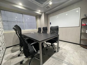 【¥770/30分！二子玉川駅徒歩1分】モニター・フリードリンク付き6名会議室（Room C）※予約時間前は入室不可 - いいオフィス二子玉川