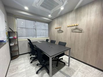 【¥770/30分！二子玉川駅徒歩1分】モニター・フリードリンク付き6名会議室（Room B）※予約時間前は入室不可 - いいオフィス二子玉川
