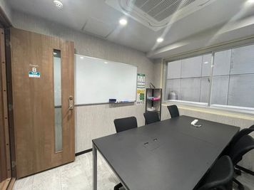 いいオフィス二子玉川 6名会議室（Room B）の室内の写真