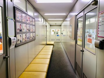 廊下（共用スペース） - テーマパークダンサーズスタジオ スタジオ スマイルの入口の写真
