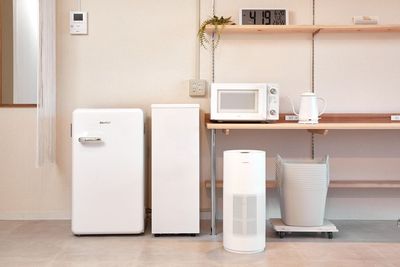 冷蔵庫、冷蔵庫、電子レンジ、電気ケトル、空気清浄機、手荷物入れなど取り揃えています - SunnyBox名古屋ダイアパレス店 名古屋伏見パーティールームの設備の写真