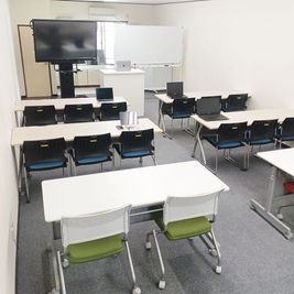 セミナーモード
最大16名迄着席でご利用頂けます。 - 【小金井スペース】New東小金井駅🚃50㎡/Wi-Fi📶 レンタルスタジオ　小金井スペースの室内の写真