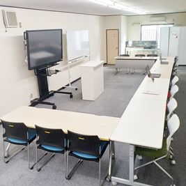 横長タイプのセミナー・会議モード
最大16名まで着席でご利用頂けます。 - 【小金井スペース】New東小金井駅🚃50㎡/Wi-Fi📶 レンタルスタジオ　小金井スペースの室内の写真