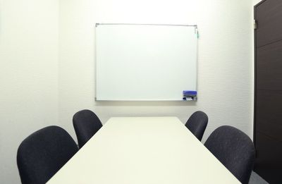 オフィスパーク名駅プレミア会議室 301の室内の写真