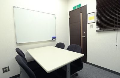 オフィスパーク名駅プレミア会議室 301の室内の写真