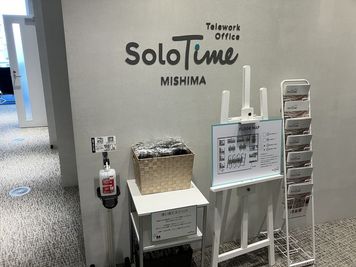 SoloTime 三島 VIEW SEAT B03（1名用オープン席）の室内の写真