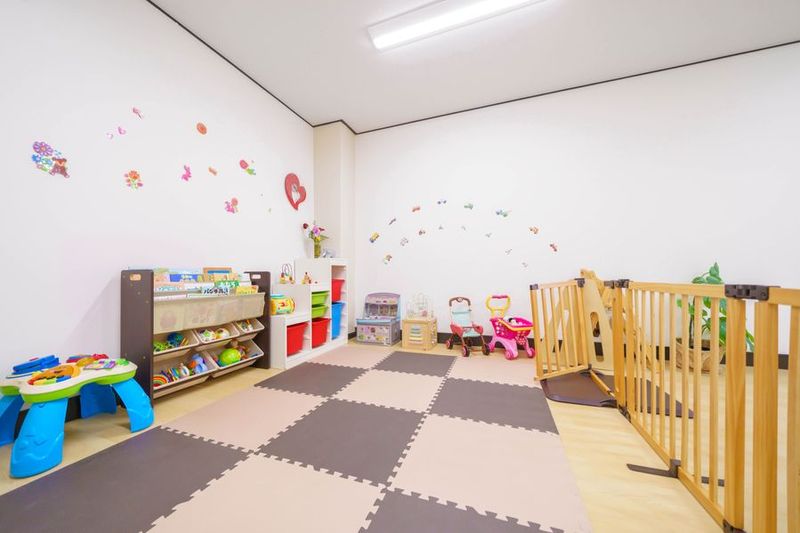 子どもと一緒でも、ゆったり笑顔で楽しめる空間 - 託児所そよかぜ