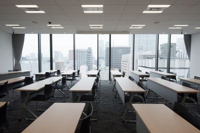 【特別パッケージ🌟】プロジェクター、スクリーン、マイク2本付き🎤 (AP虎ノ門D) - AP虎ノ門