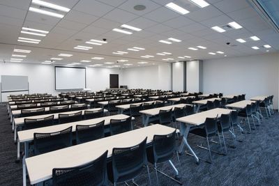 【特別パッケージ🌟】プロジェクター、スクリーン、マイク2本付き🎤 (AP虎ノ門C+D) - AP虎ノ門