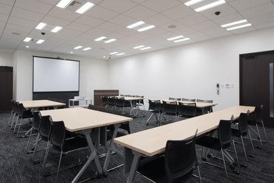 【特別パッケージ🌟】プロジェクター、スクリーン、マイク2本付き🎤 (AP虎ノ門I) - AP虎ノ門