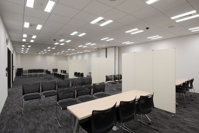 【特別パッケージ🌟】プロジェクター、スクリーン、マイク2本付き🎤 (AP虎ノ門I+J) - AP虎ノ門