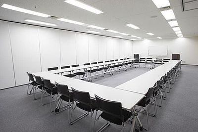 【特別パッケージ🌟】プロジェクター、スクリーン、マイク3本付き🎤 (AP西新宿B) - AP西新宿