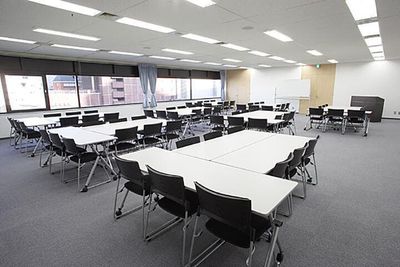 【特別パッケージ🌟】プロジェクター、スクリーン、マイク3本付き🎤 (AP西新宿C) - AP西新宿
