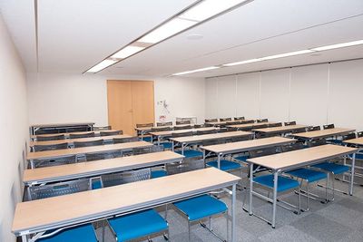 【特別パッケージ🌟】プロジェクター、スクリーン、マイク2本付き🎤 (AP大阪淀屋橋I) - AP大阪淀屋橋