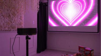 雰囲気に変えて映像も切り替えてください！ - 【THEATER渋谷】 渋谷アクセス楽々｜撮影・おしゃべり・鑑賞会・デート [69]の室内の写真