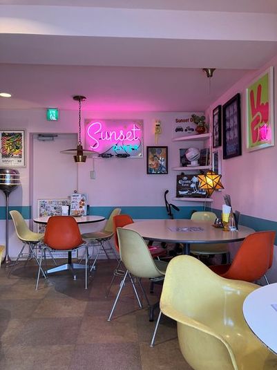80's.90'sを想像させるアメリカンダイナー - Sunset DINER