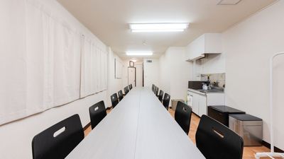 大きなテーブルでボードゲームもおススメ！ - 貸会議室Aivic池袋西口の室内の写真