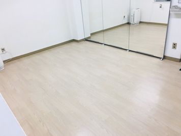 レンタルスタジオカベリ横浜3号店 ダンスができるレンタルスタジオの室内の写真