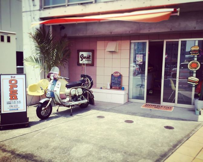 80's.90'sを想像させるアメリカンダイナー - Sunset DINER