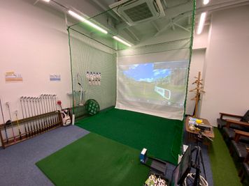 スマートショット新宿 室内ゴルフ練習場2号室(IN)の室内の写真