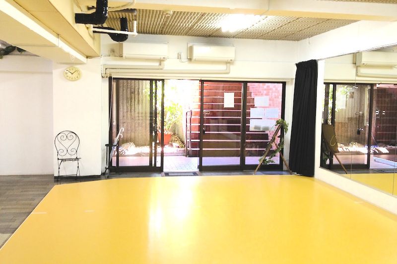 静岡レンタルスタジオ「Zarcillo」 ダンス・ヨガスタジオの室内の写真