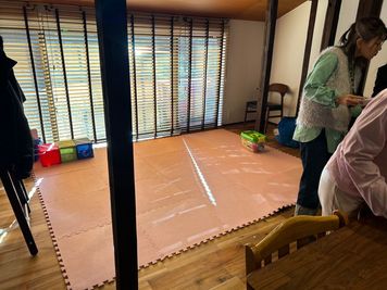 一部にマットを敷きつめて、子供さんのプレイルームにされる方も。 - レンタルスペース「カレンデュラハウス」 古民家風レンタルスペース「カレンデュラハウス」の室内の写真