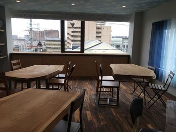 スパティウムスコラ　オリーブ セミナー教室、会議室の室内の写真