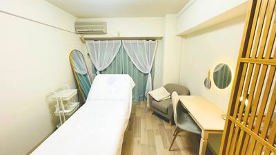 施術エリア - レンタルサロン AndSTAR -Jupiter- 博多店の室内の写真