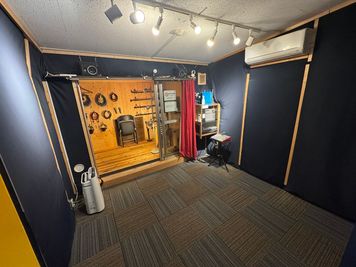 セルフで利用できる音楽スタジオです！楽器や発声等の練習、小規模なライブ配信に最適です！ - 音楽スタジオ「alt studio(オルトスタジオ)」 