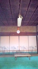 母屋の中。自立式テントや寝袋ご持参ください。土足禁止。 - みどう貸切キャンプ場の室内の写真