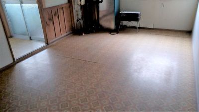 母屋の中。テントが使用可能です。土足禁止。水道出ません。外の水道をお使いください。 - みどう貸切キャンプ場の室内の写真