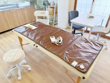 ヒートマット、施術用チェア - レンタルサロン　otorina　高崎 安くて綺麗で駅から近いレンタルスペース！様々な用途で利用可能！の設備の写真
