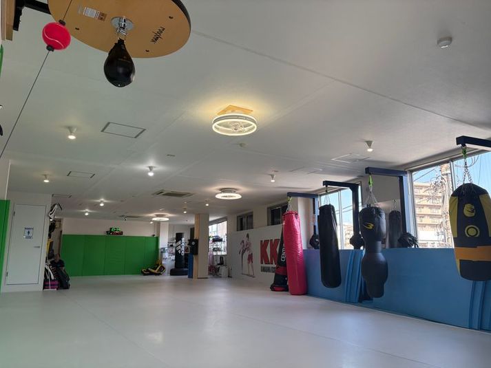 首都圏最大級のマットスペースのMMA &キックボクシングジム - Kanagawa Kickboxing Academy