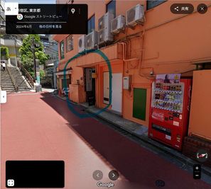 角を曲がると入口がございます。 - Scott Mansion Scott Mansion_曙橋の外観の写真