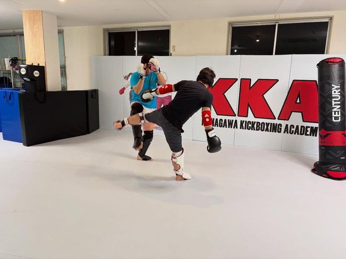 首都圏最大級のマットスペースのMMA &キックボクシングジム - Kanagawa Kickboxing Academy