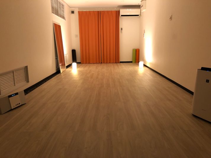 ２階スタジオ室 - LaQoo天神橋三丁目ヨガスタジオ