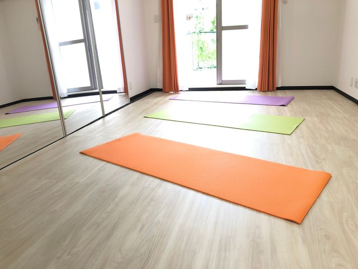 ２階スタジオ室 - LaQoo天神橋三丁目ヨガスタジオ