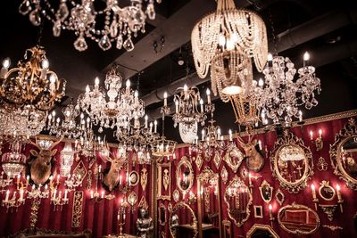 スタジオ ラビアンローズ ゴージャスかつ高級感のある、本格アンティークスタジオの室内の写真