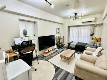 フィルスペ 《新大阪ワークラウンジ》 【1〜4名】フィルスペ《新大阪ラウンジ》落ち着きインテリア個室の室内の写真