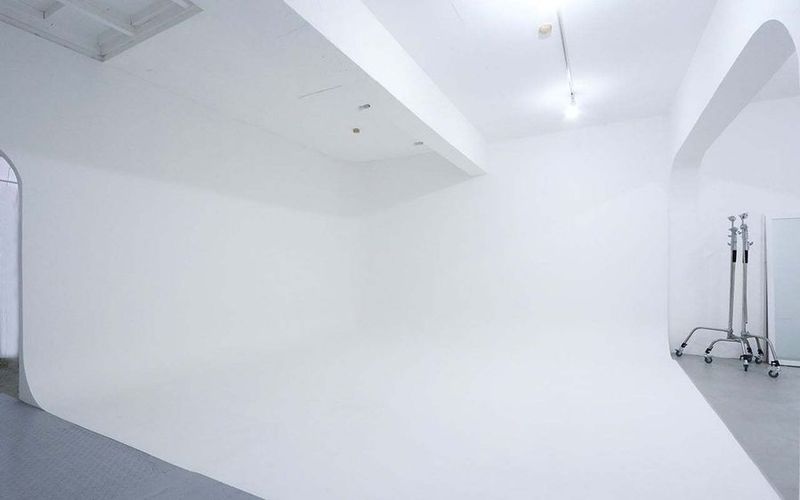 N1 STUDIO 神楽坂  3面Rの白ホリ - NEWオープン N1 STUDIO 神楽坂
