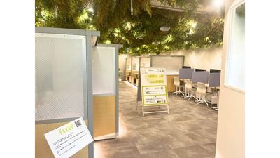 店内の様子です。 - FEEEP新橋店 FEEEP新橋店｜定員 1名カウンター席｜席番号13(C)の室内の写真