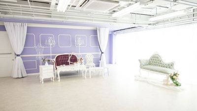 本人不在の生誕祭をイメージした推し祭壇の装飾例です - 撮影スタジオクオリア新大阪 推し活💕生誕祭🎉撮影スタジオ📷クオリアサニー新大阪の室内の写真