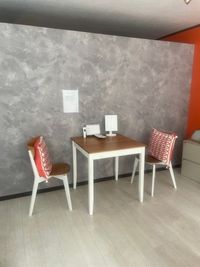 玄関より開放的な室内
タイ式マッサージ、打ち合わせ、ワークショップなど可能 - シェアサロンUBUNTU レンタルスペースUBUNTU駐車場1台つき‼︎の入口の写真