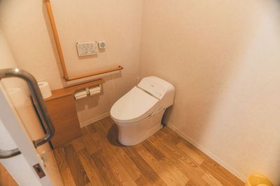 トイレ2つ（1はバリアフリー対応） - かわせみ亭 古民家スペースかわせみ亭巣鴨の室内の写真