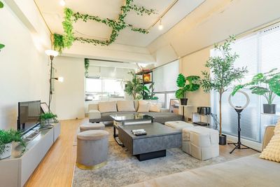 池袋にあるお洒落なスペースです✨
撮影利用も可能です📸 - Relax one 池袋西口 Relax one 池袋西口｜女子会・歓送迎会✨撮影利用📸の室内の写真